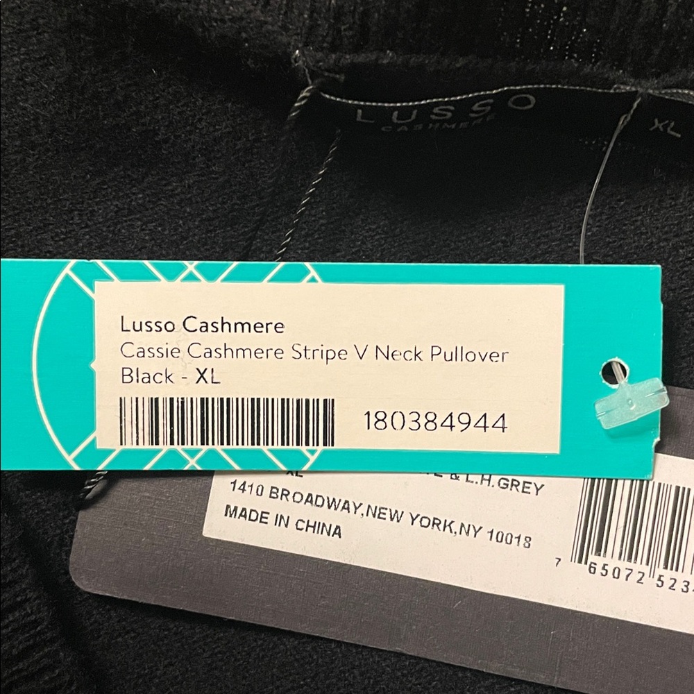 NWT Cashmere v-neck sweater - Picture 8 of 9